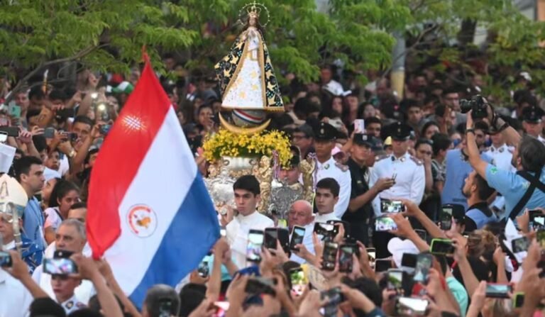 El presidente que abandona a su pueblo: la fe como último refugio en Paraguay
