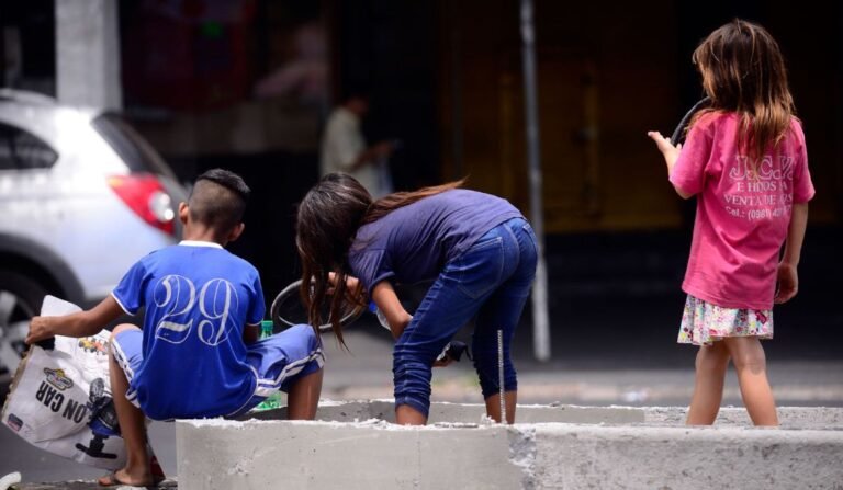 ¿Son felices los niños en su país?